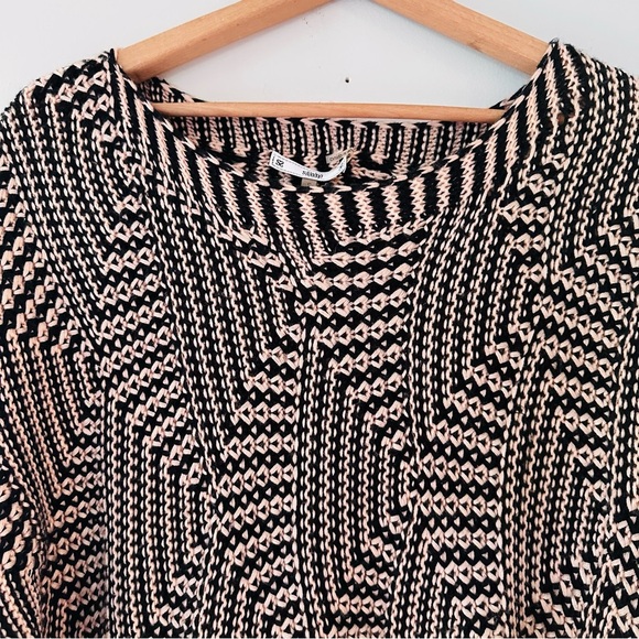 SIONI Cream & Black Lightweight Knit Dolman Batwing Sweater Size Small - Picture 7 of 12